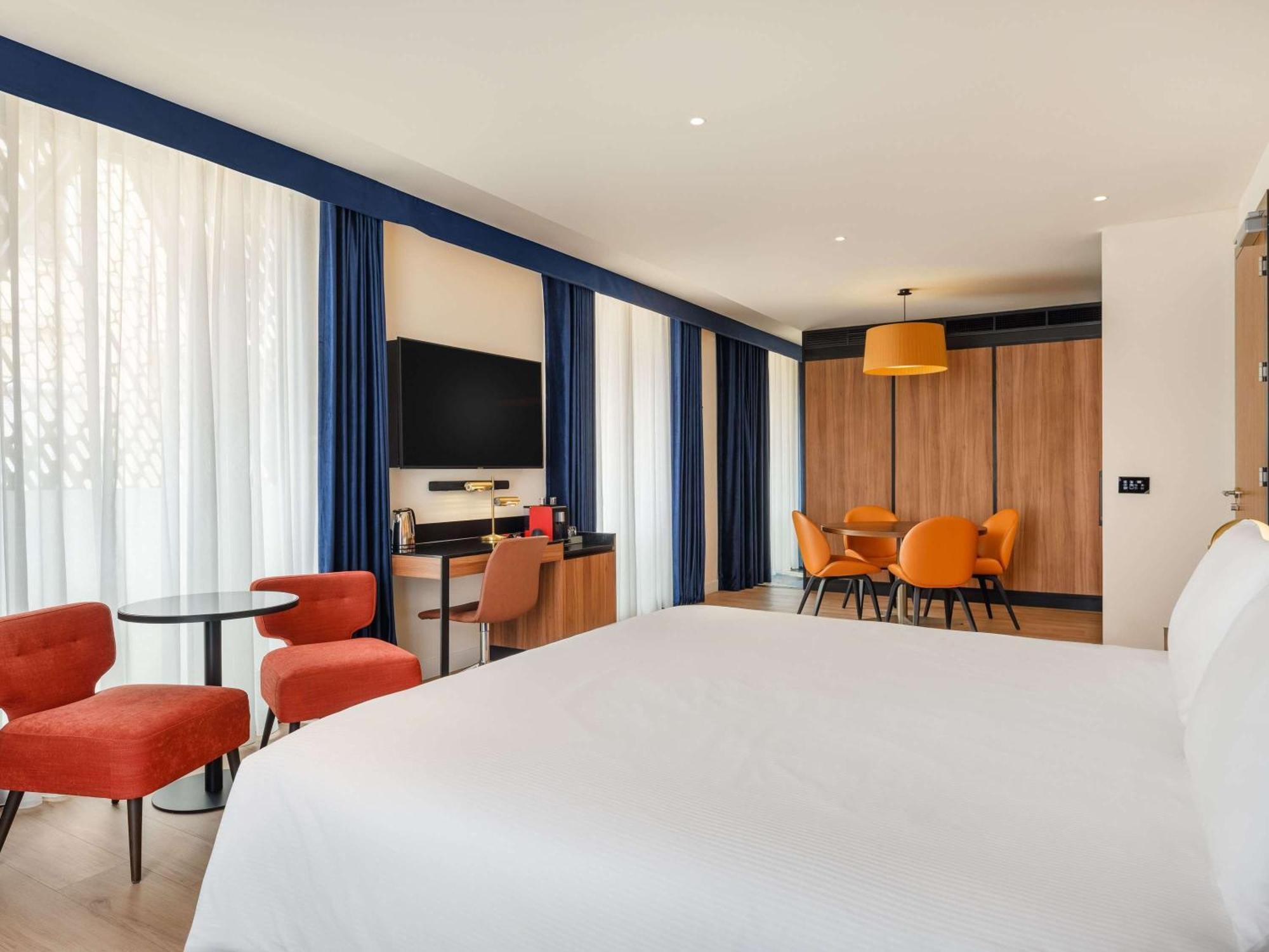 Pullman Budapest Luaran gambar A suite at the hotel