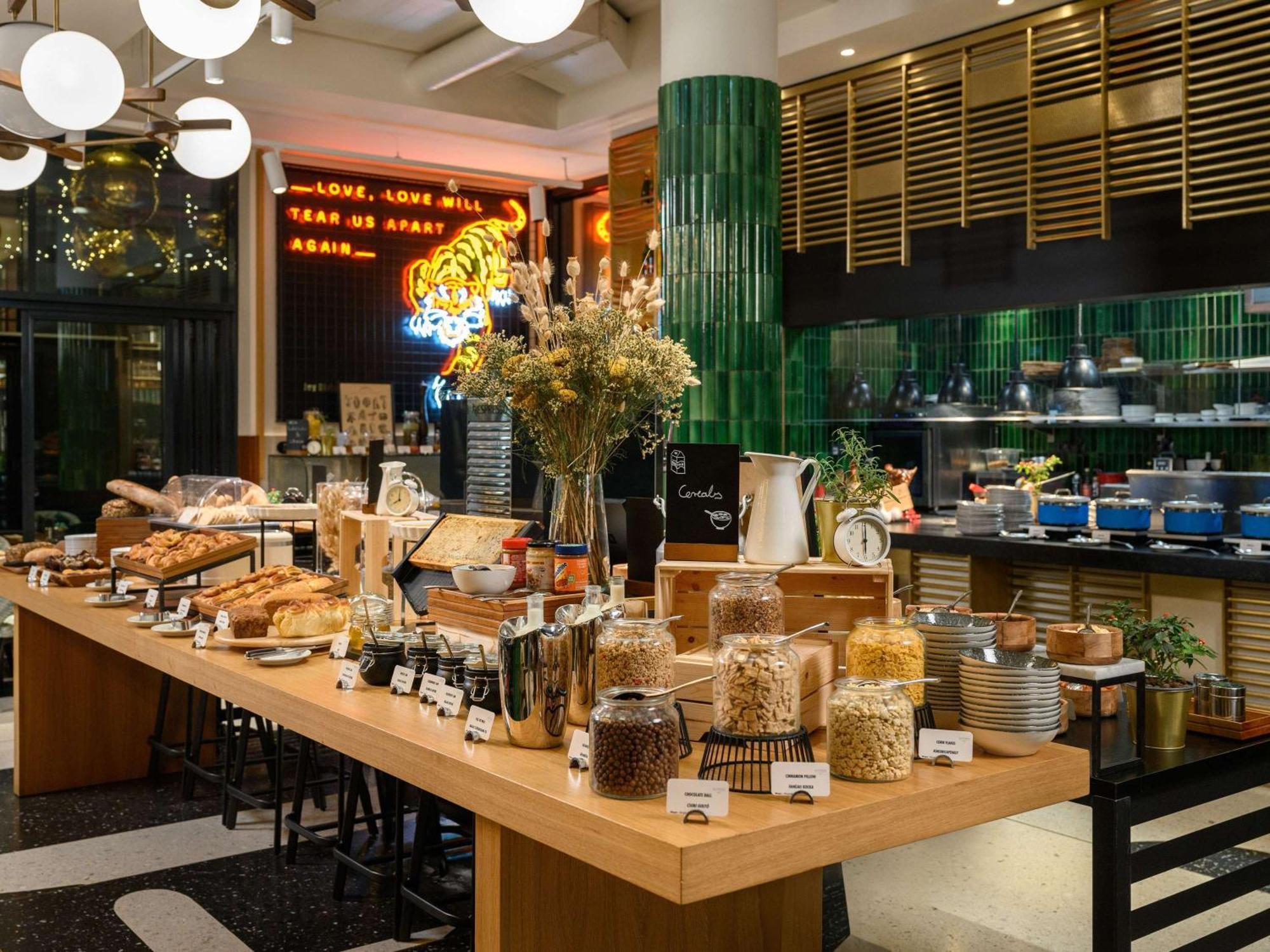 Pullman Budapest Luaran gambar The Coffee Shop at The Royal
