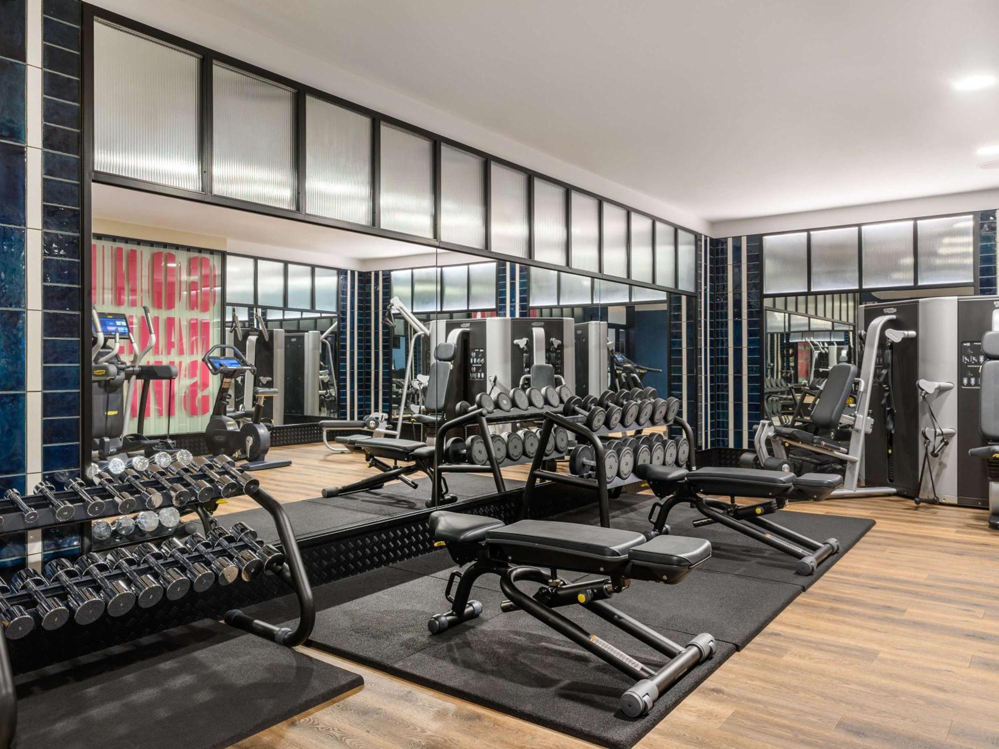 Pullman Budapest Luaran gambar The gym at The Standard London
