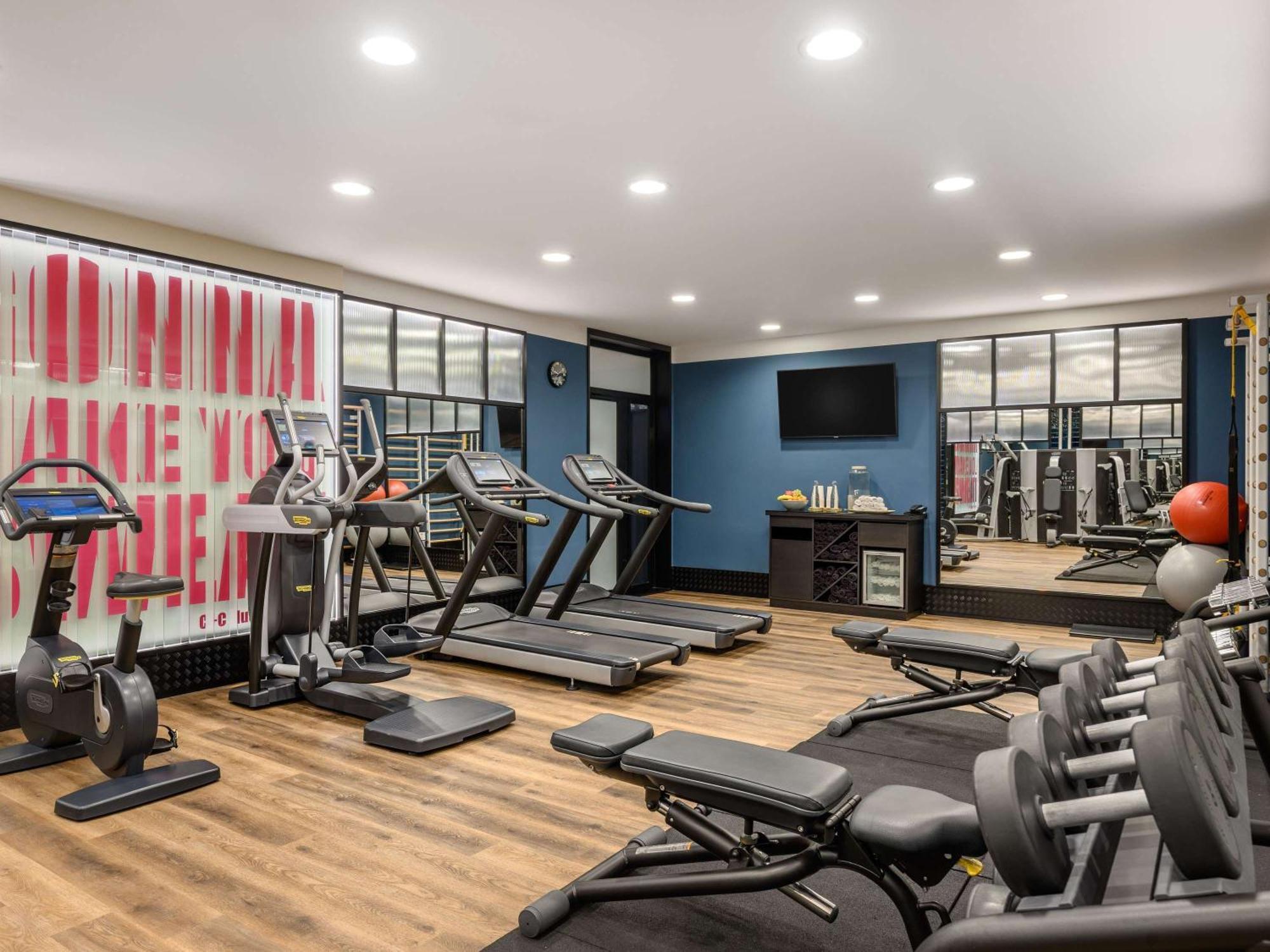 Pullman Budapest Luaran gambar The fitness center at the Hilton Garden Inn in San Francisco