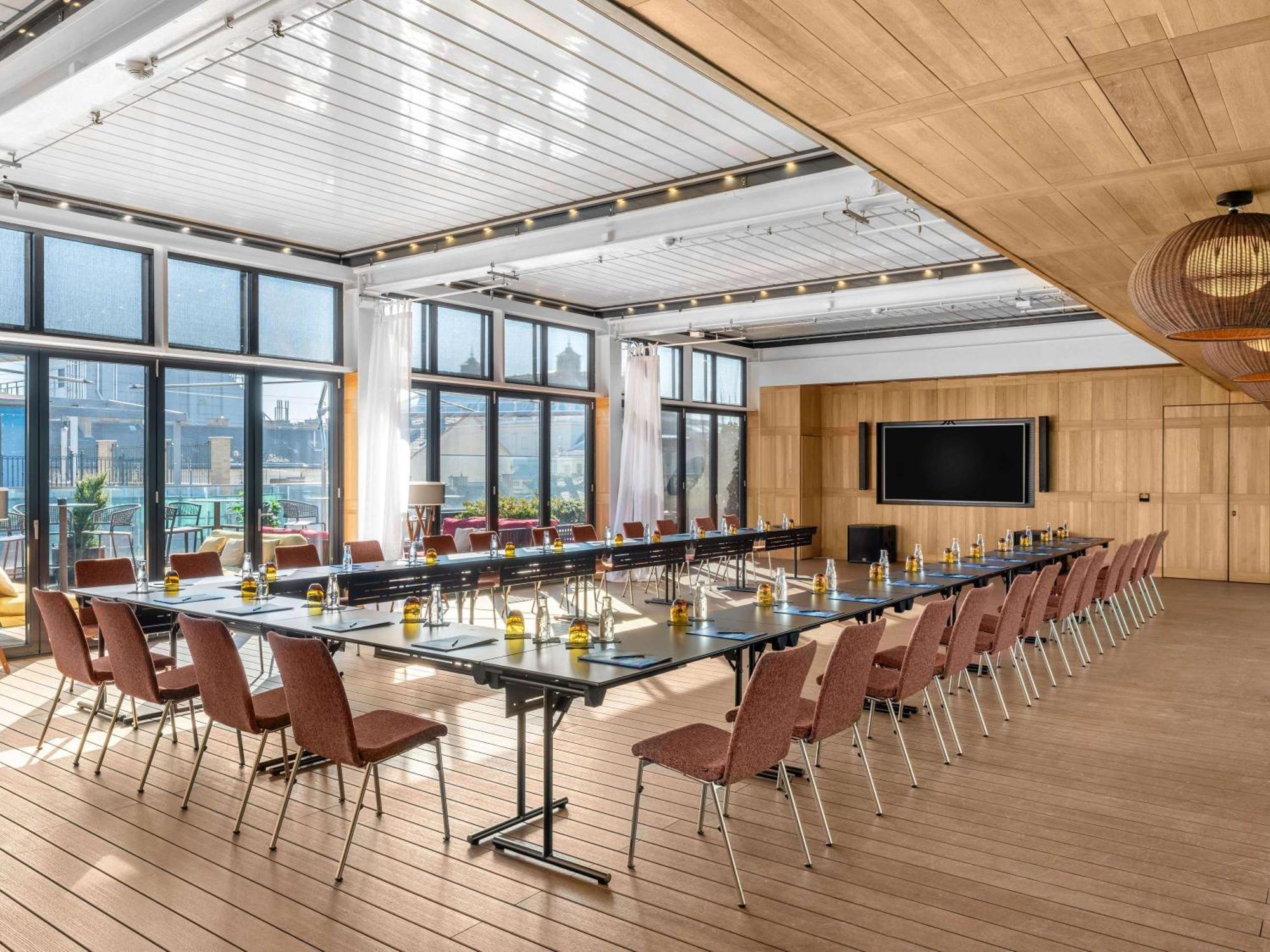 Pullman Budapest Luaran gambar The meeting room