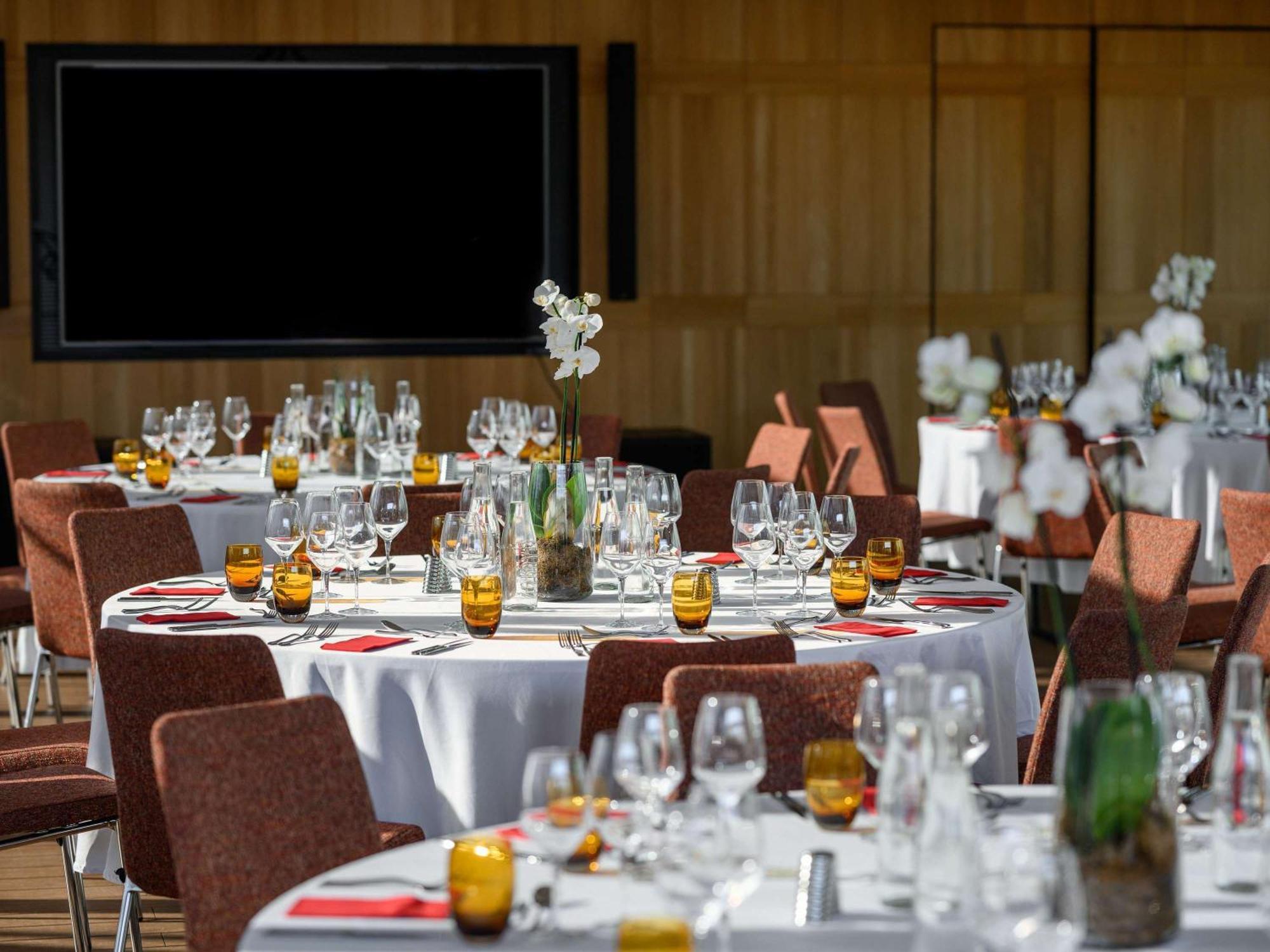 Pullman Budapest Luaran gambar The interior of the restaurant