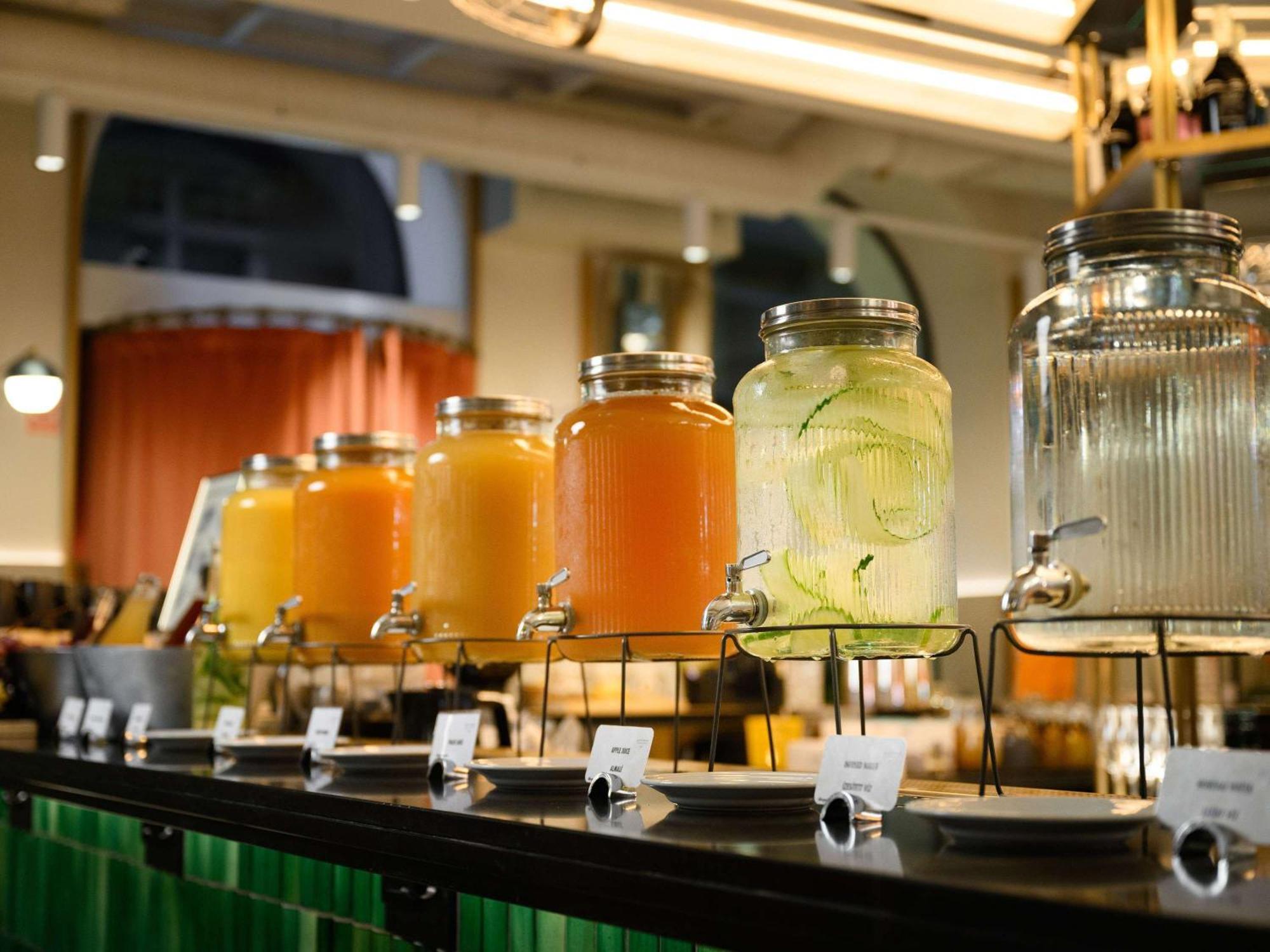 Pullman Budapest Luaran gambar A selection of fruit juices