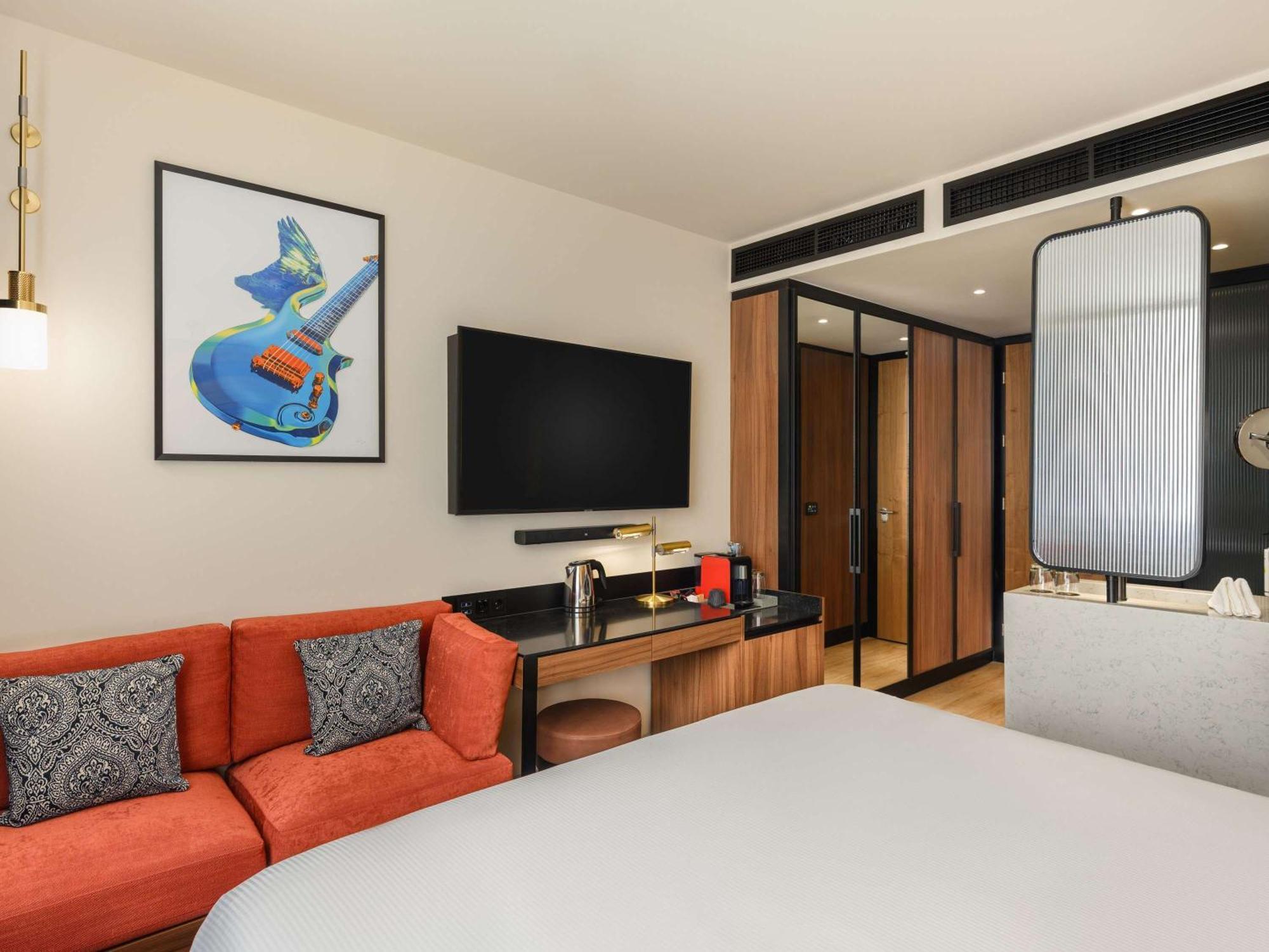 Pullman Budapest Luaran gambar A room at the hotel