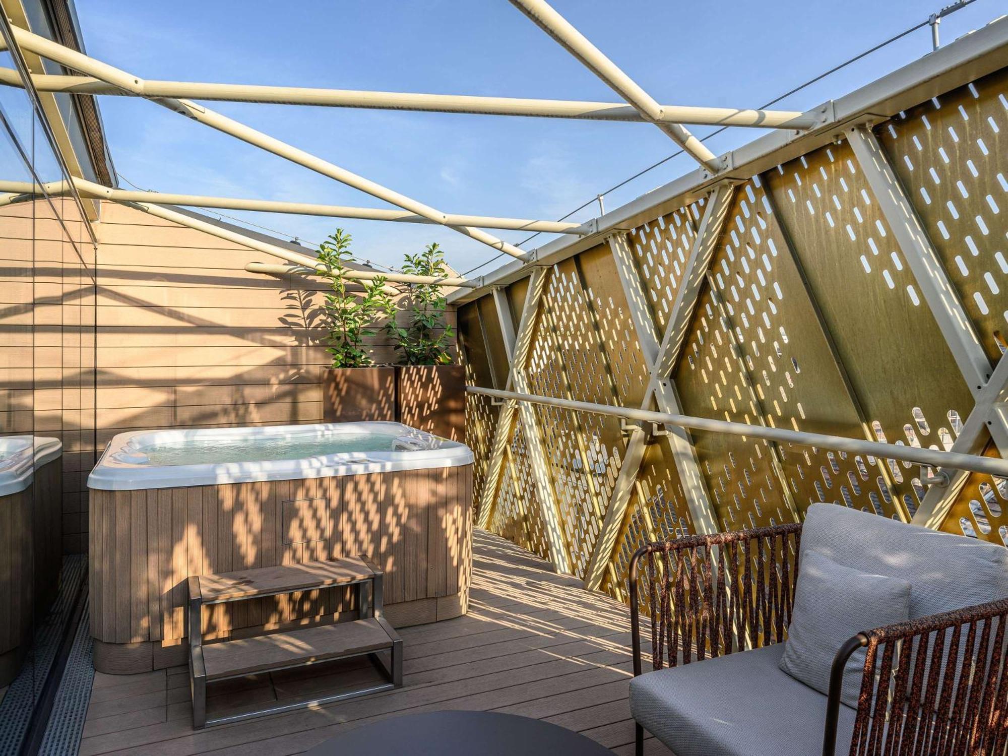 Pullman Budapest Luaran gambar The rooftop spa at the Mandarin Oriental, Barcelona
