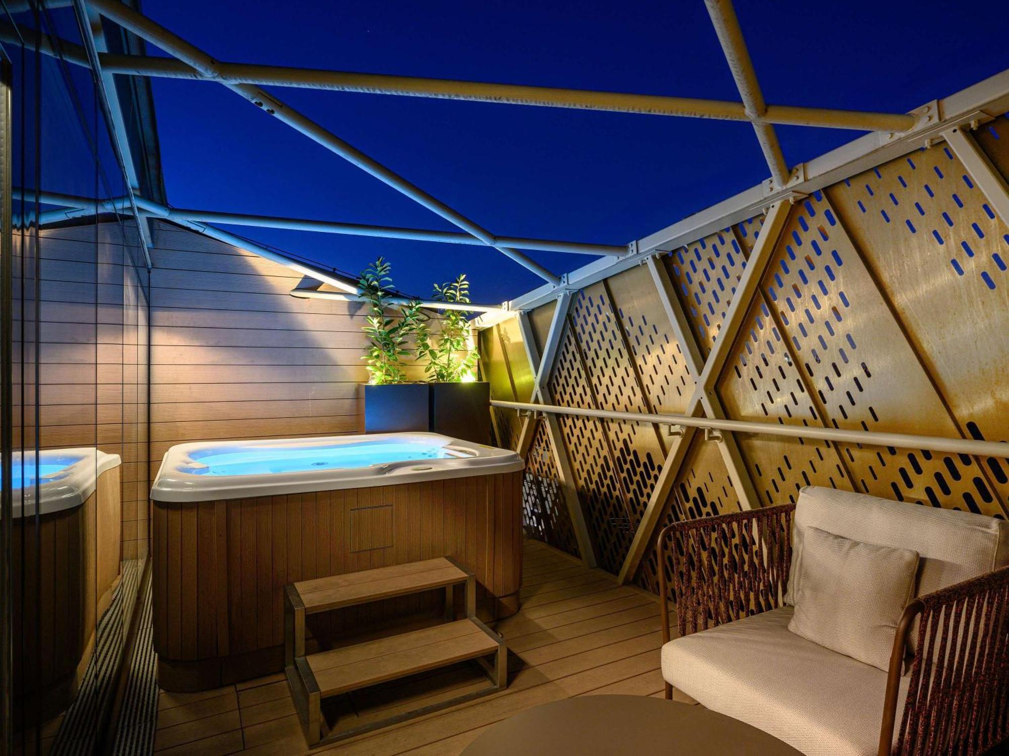 Pullman Budapest Luaran gambar The rooftop spa at the Mandarin Oriental, Barcelona