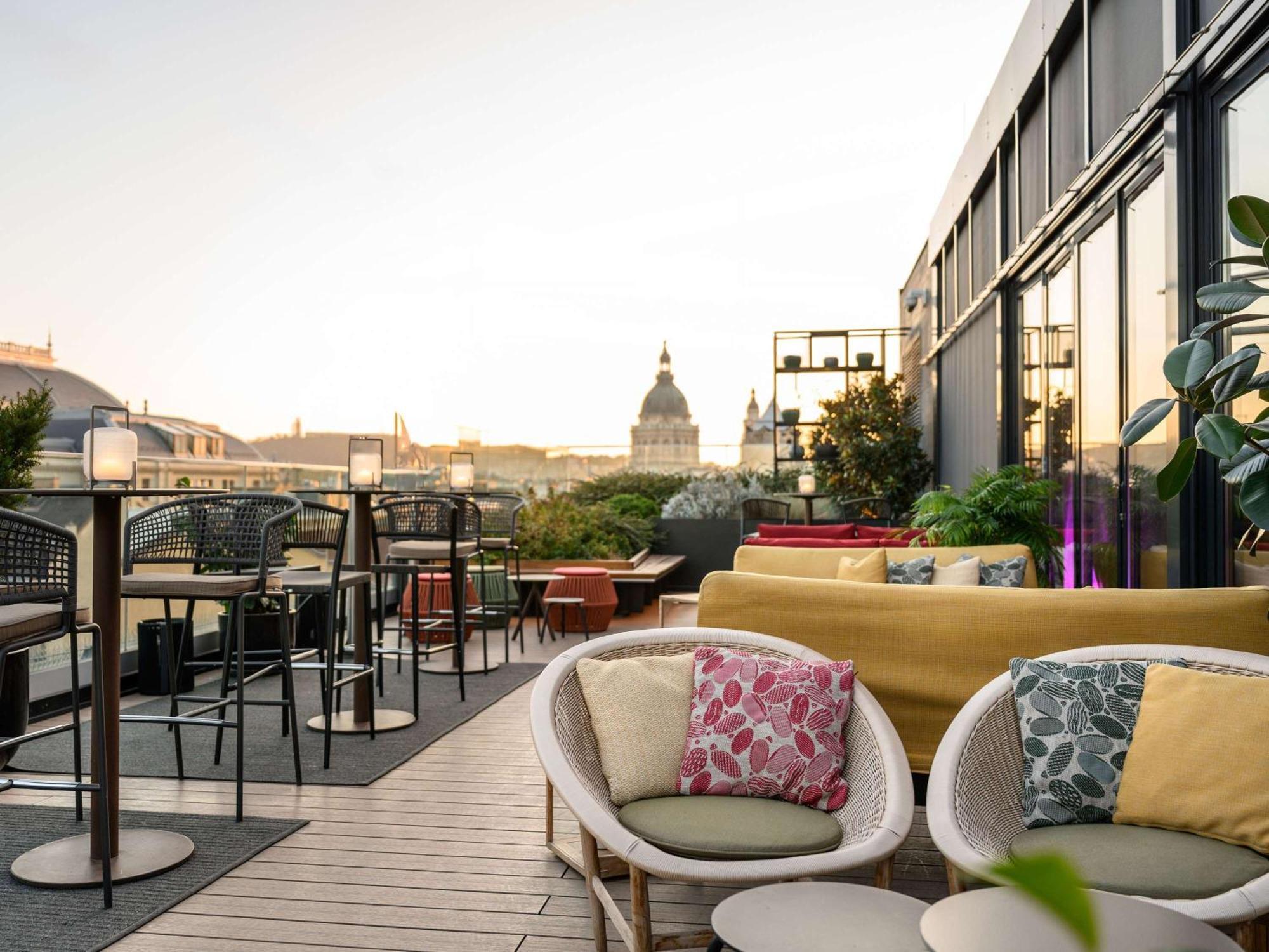 Pullman Budapest Luaran gambar The rooftop bar